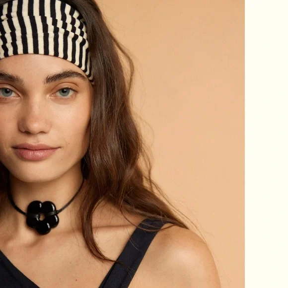 Free People Black Glass Flower Choker 🖤 - Picture 1 of 12